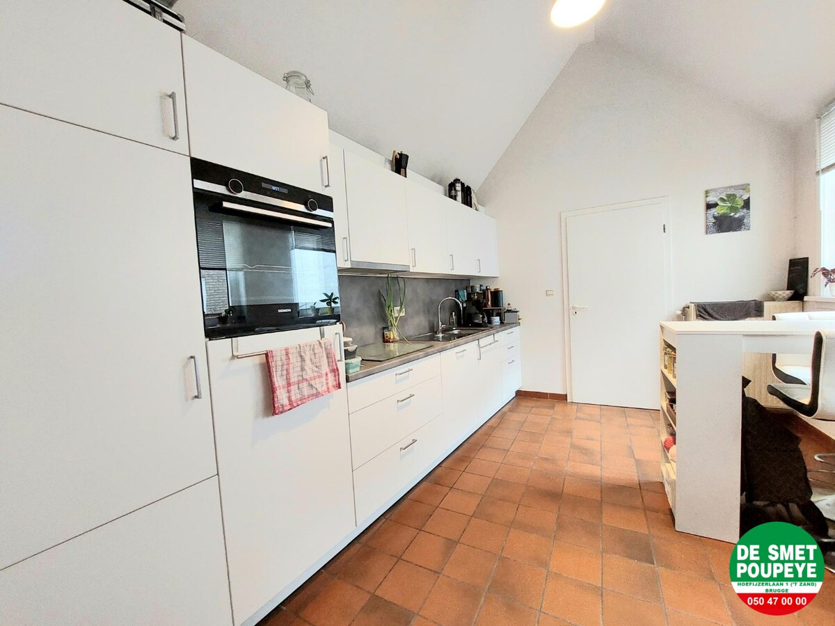 Rijwoning met gemeenschappelijk terras 