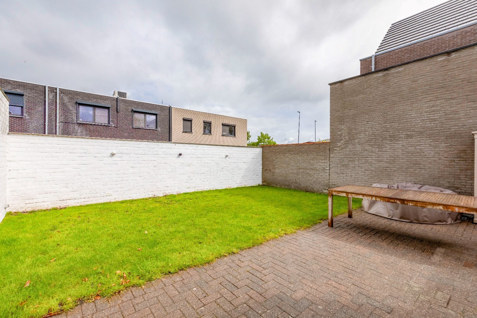 Instapklare woning met tuin in de gezellige kern van Laarne 