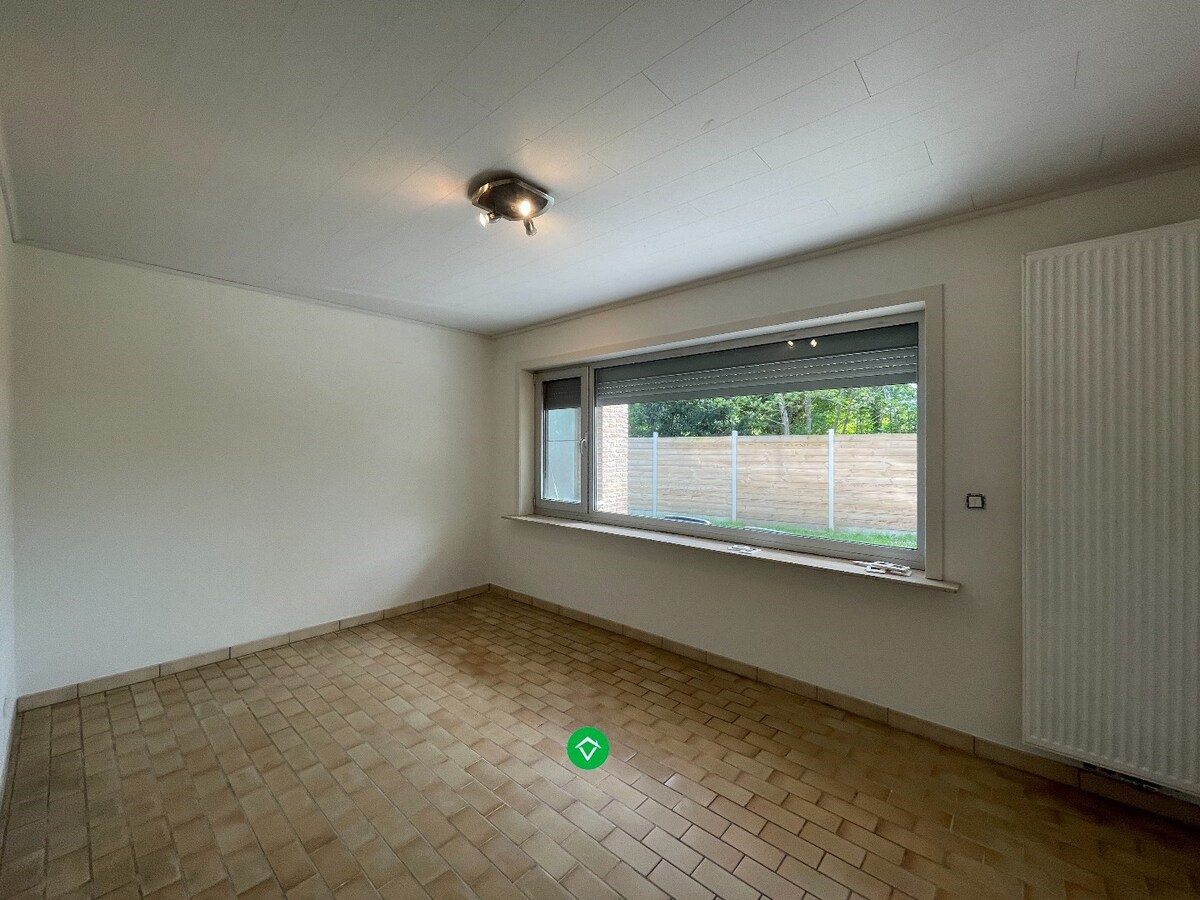 Gelijkvloers appartement met 3 slaapkamers, tuin en garage te Roeselare 