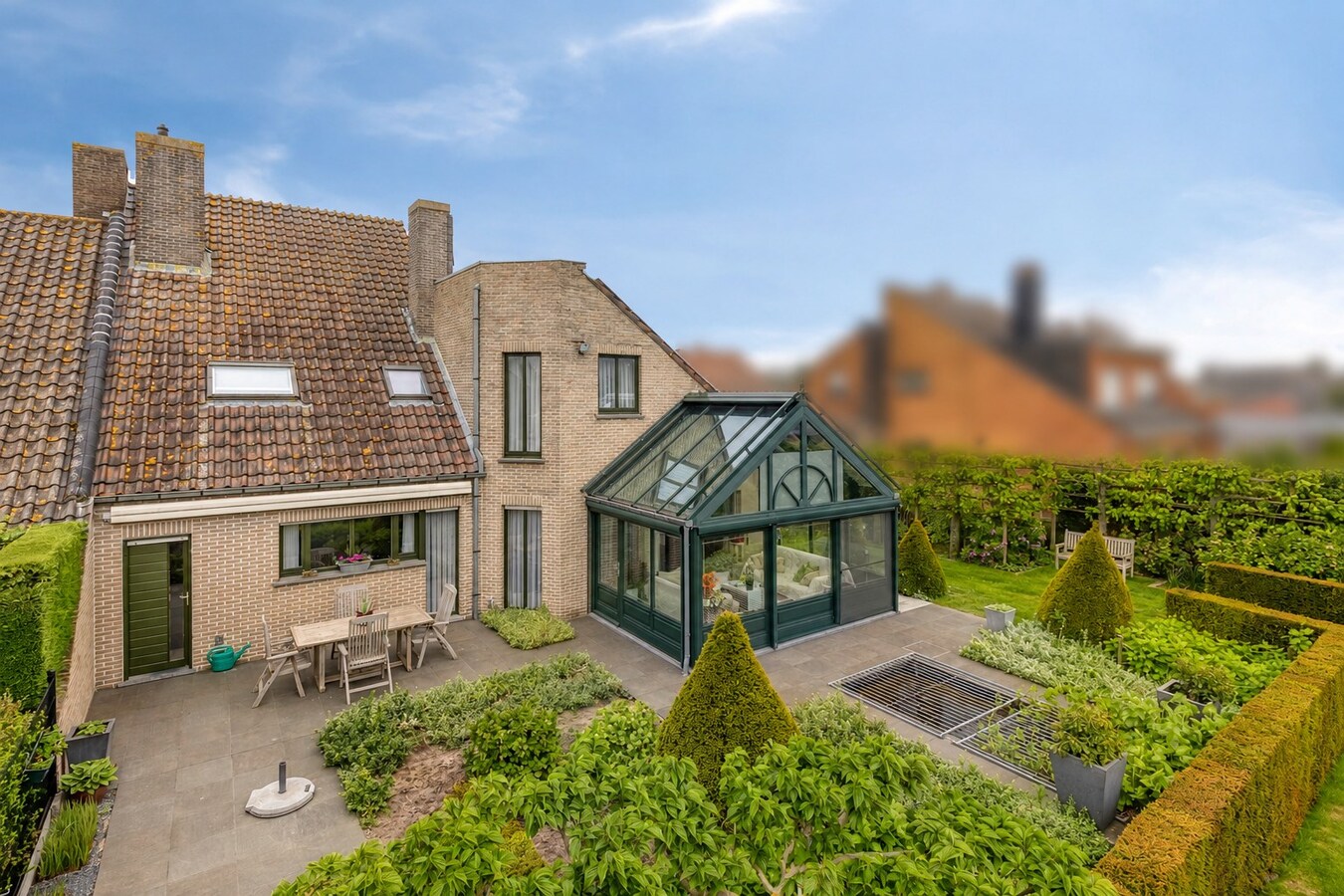 Ruime gezinswoning met 4 slaapkamers en open zicht op topligging in Oudenburg 