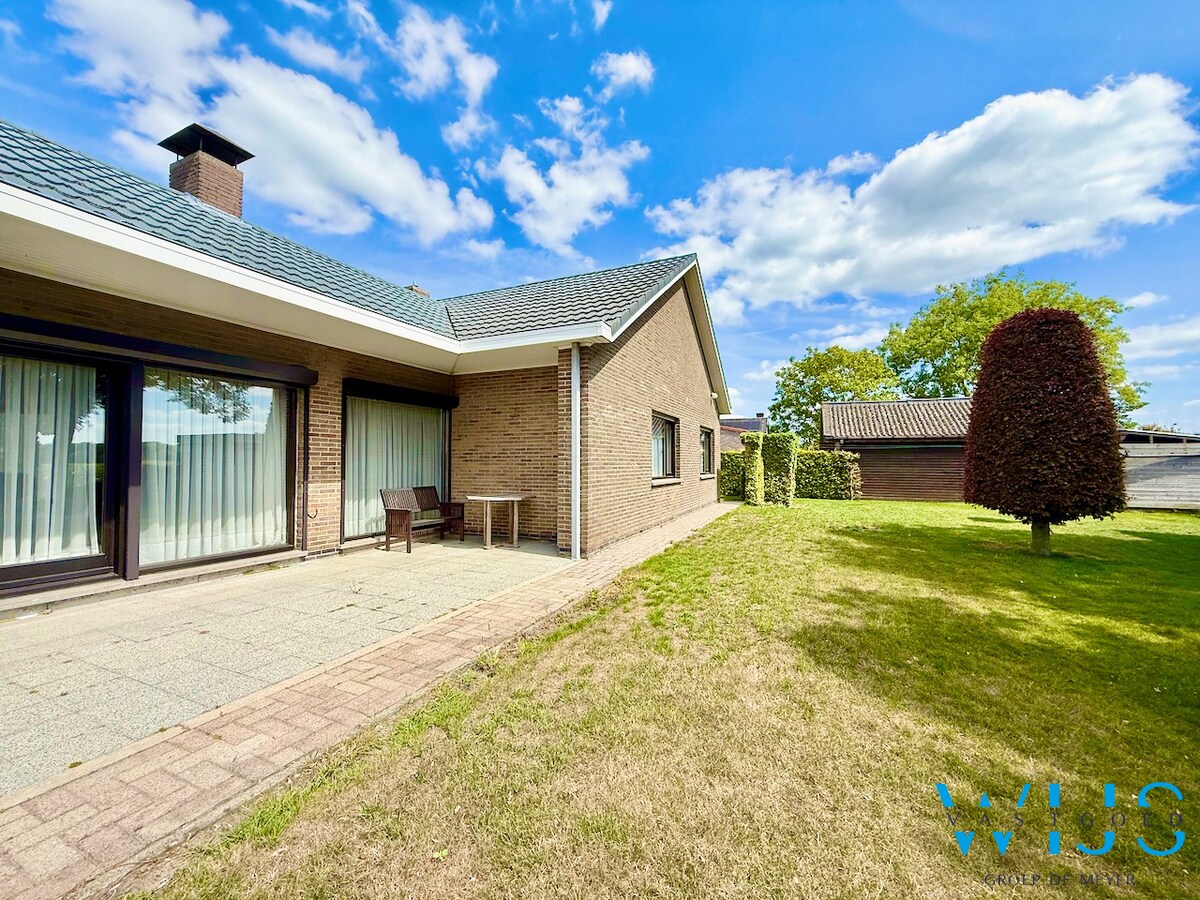 Ruime bungalow op 1000m² met prachtig uitzicht te Boekhoute ! 