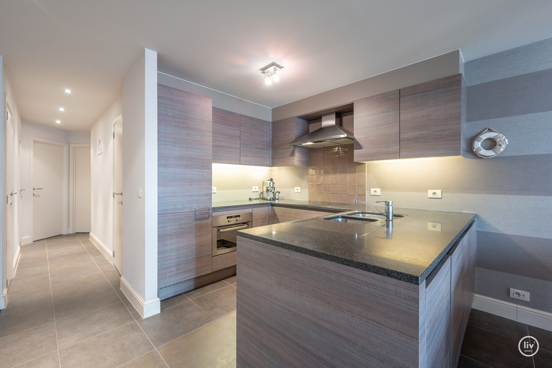 Mooi ruim en récent appartement centraal gelegen op de Leopoldlaan te Knokke. 