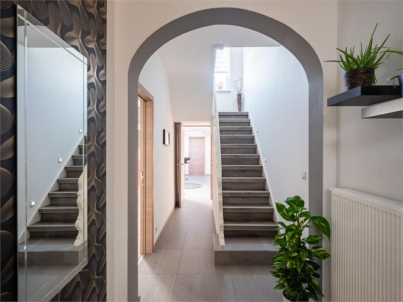 Ruime, subliem gerenoveerde woning in hartje Eeklo 