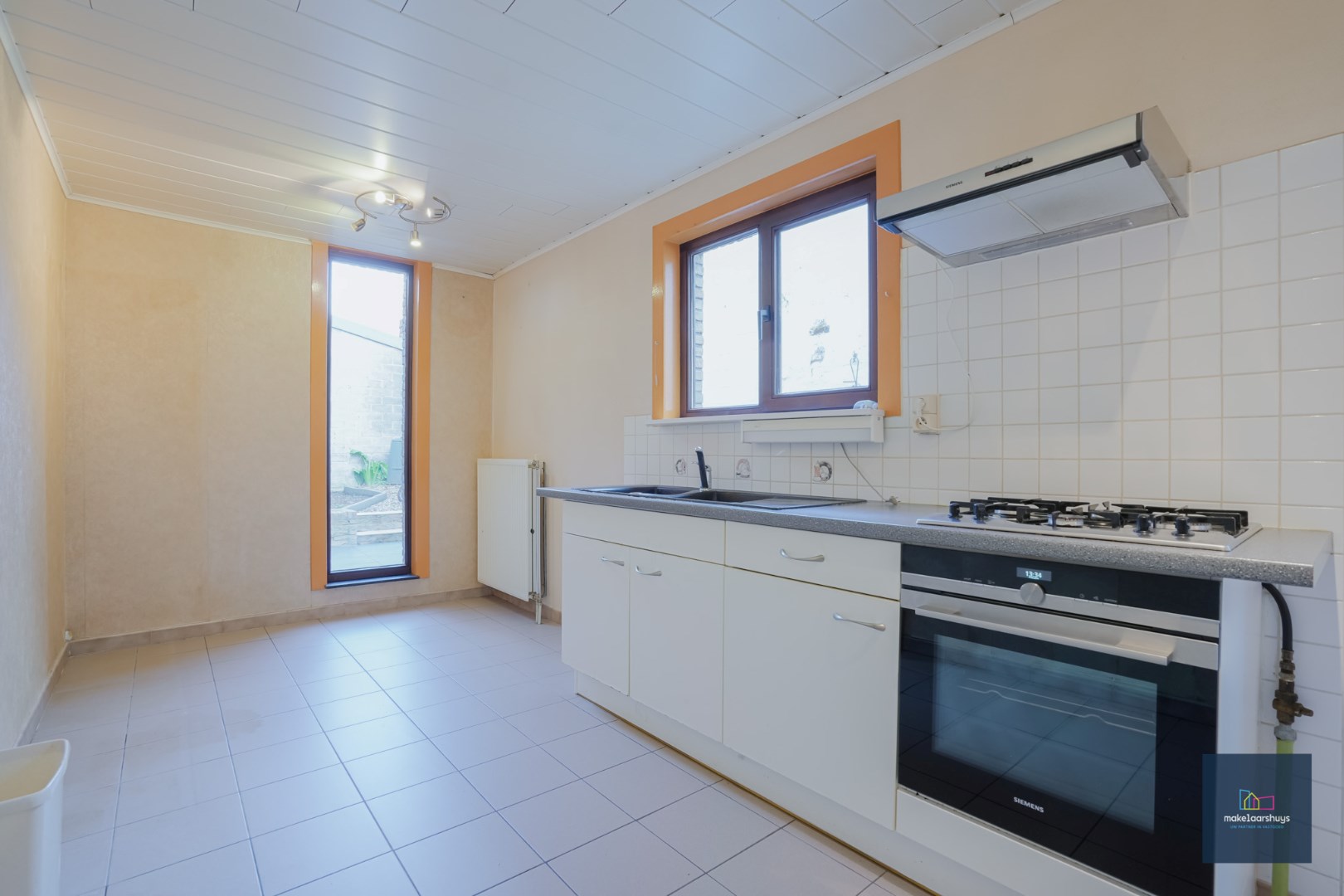 VERKOCHT !!! Te renoveren woning met aangename buitenruimte 