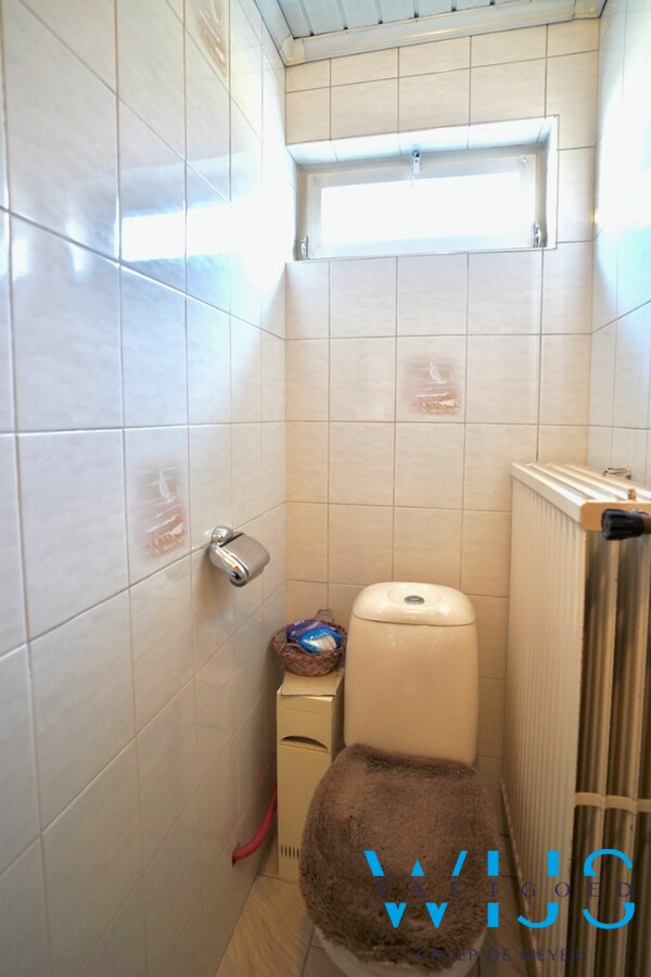 Halfopen bebouwing met vernieuwd dak en topligging in hartje Evergem ! 