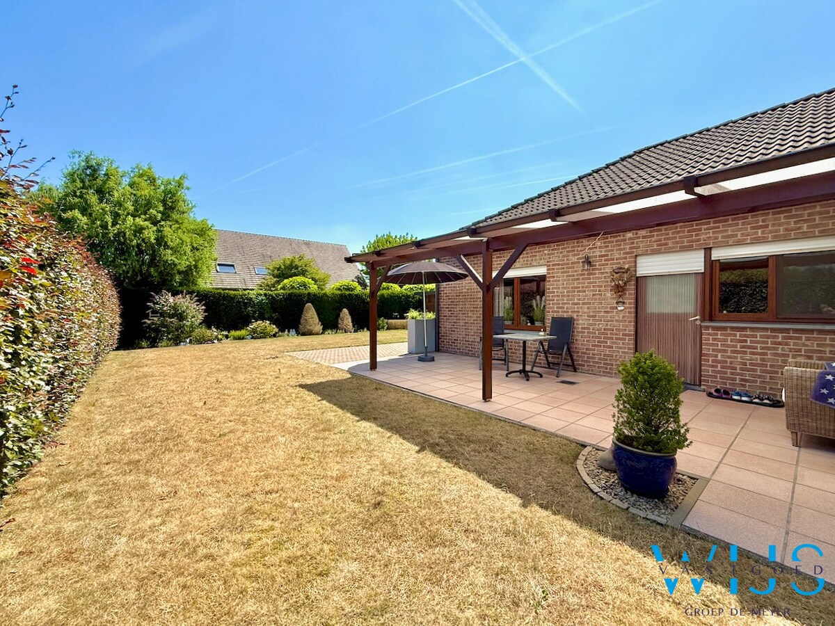 Verzorgde bungalow in woonwijk te Assenede ! 