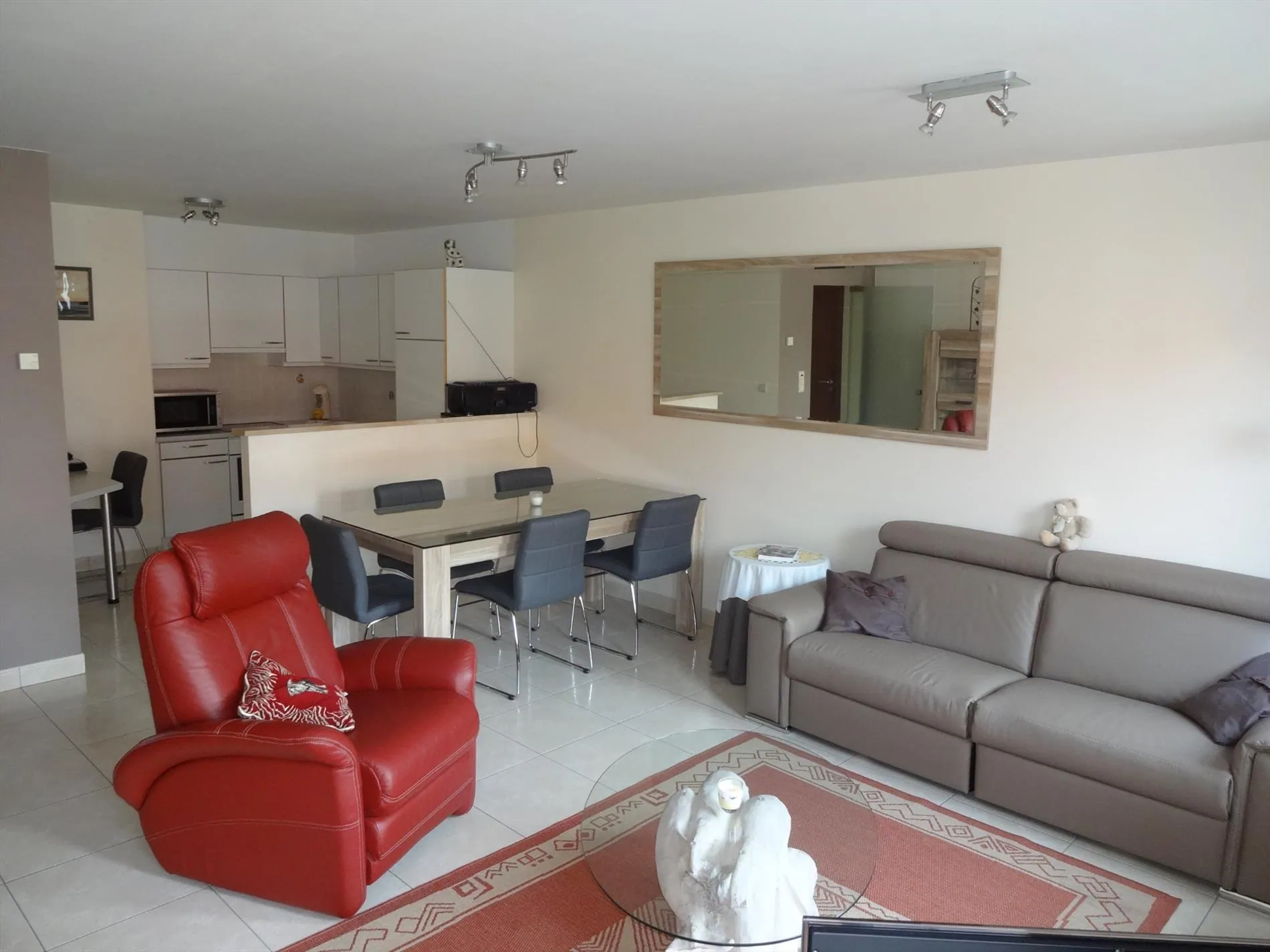 Instapklaar appartement te koop te Diksmuide. 