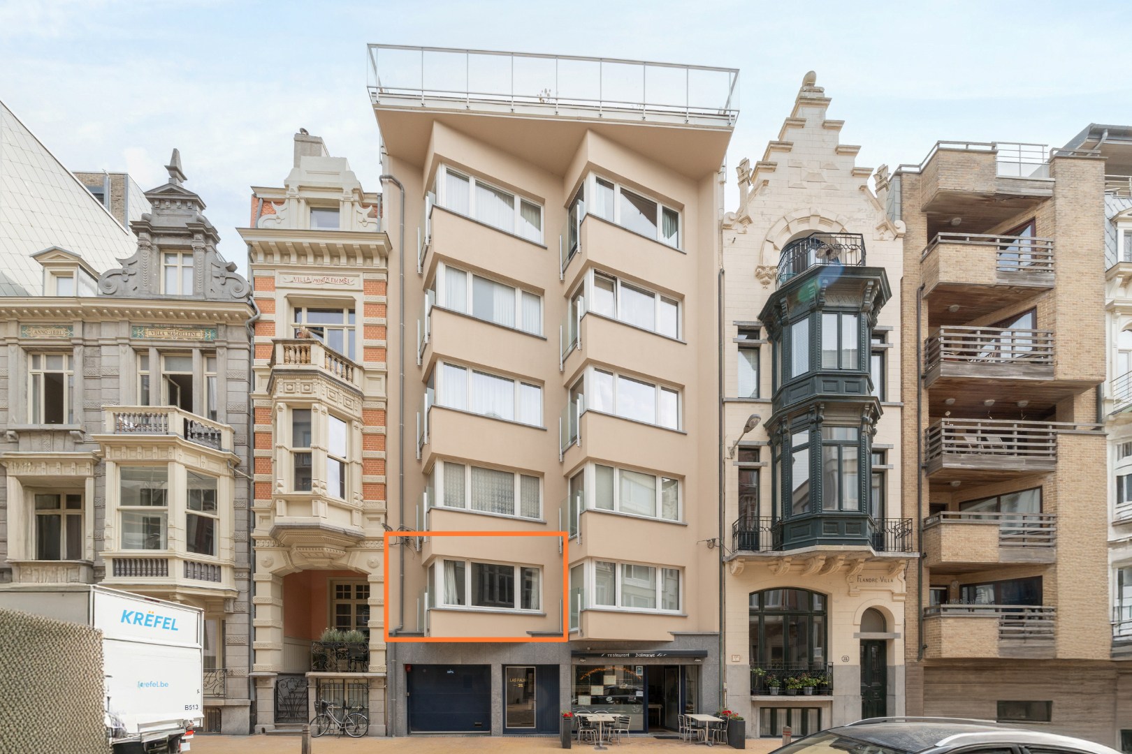 GERENOVEERD APPARTEMENT MET ZIJDELINGS ZEEZICHT: TOPLIGGING !! 