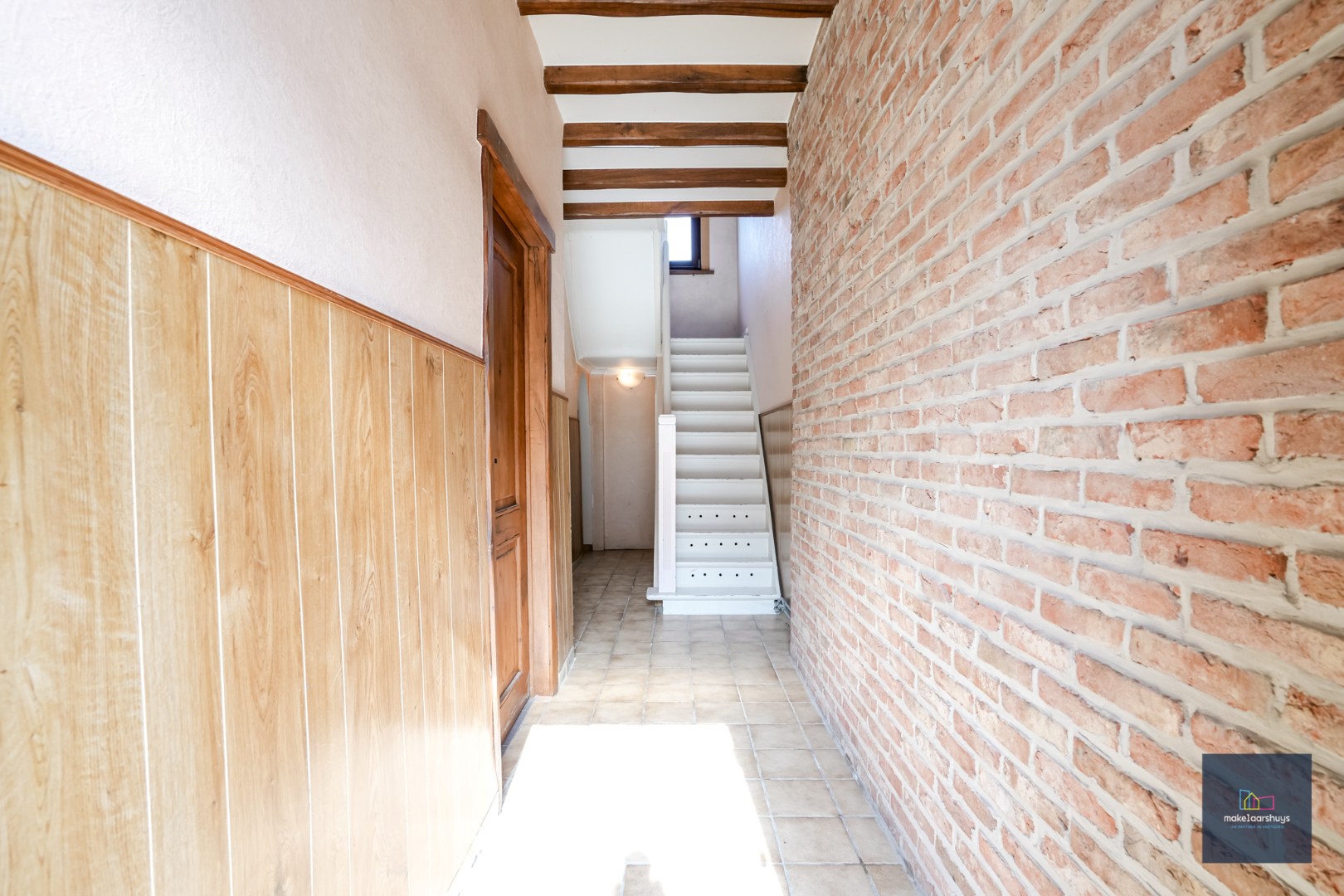 Ruime  halfopen bebouwing  met  zonnige tuin, terras en garage in Waarschoot 