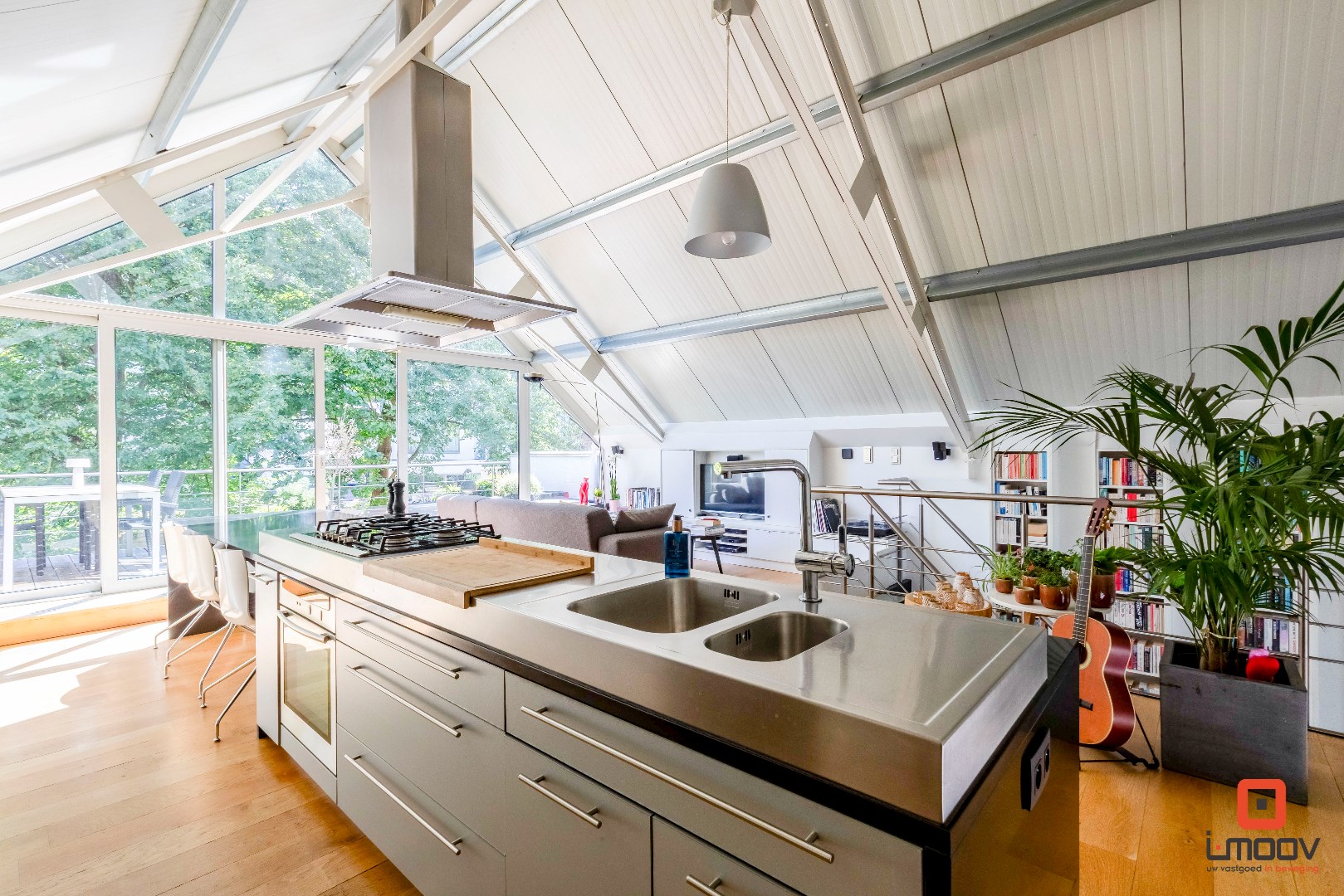 Karaktervol pand aan het Rommelwaterpark: industriële charme met huiselijke warmte. 