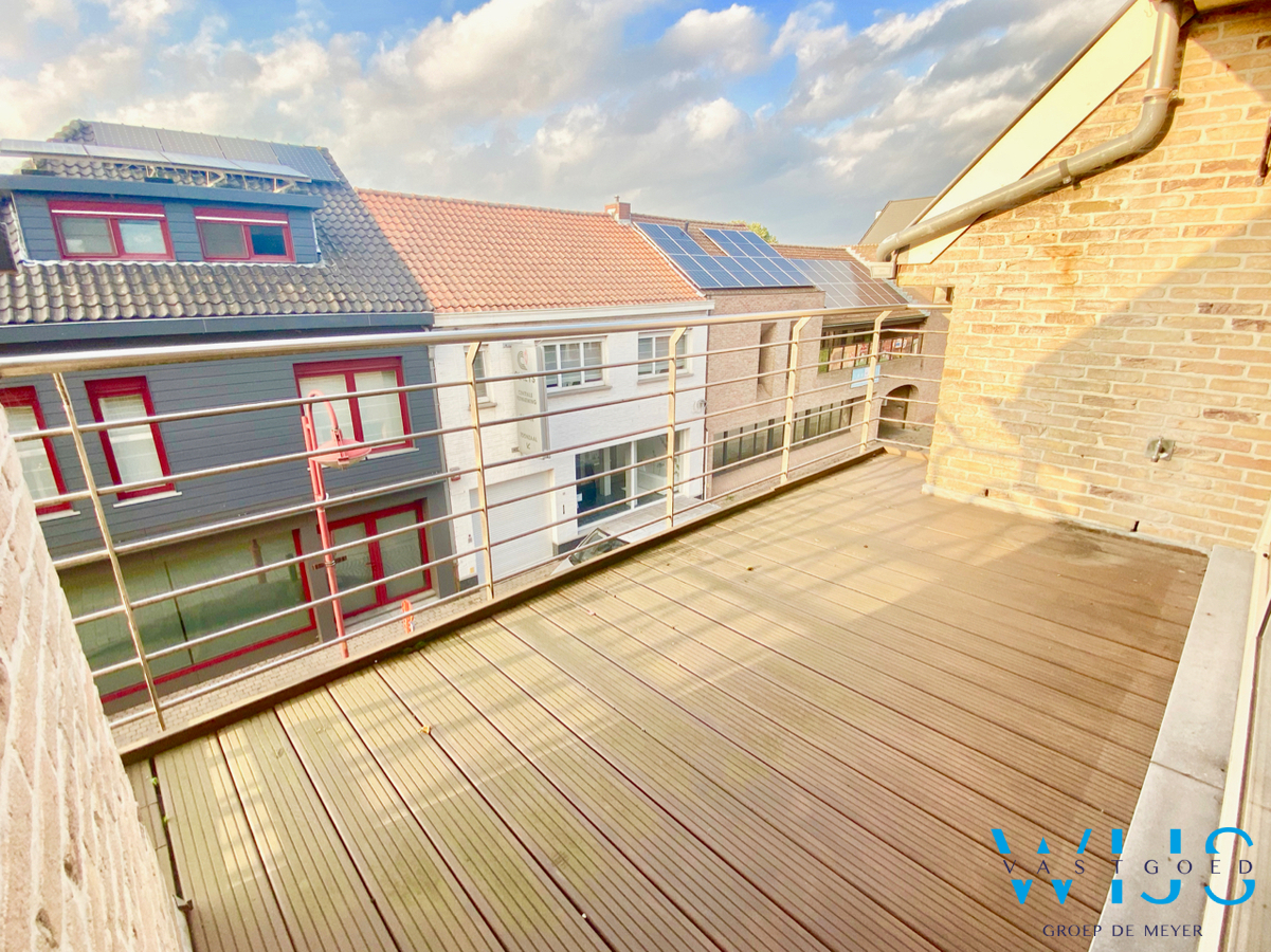 Instapklaar 3 slaapkamerappartement met garage in hartje Assenede ! 