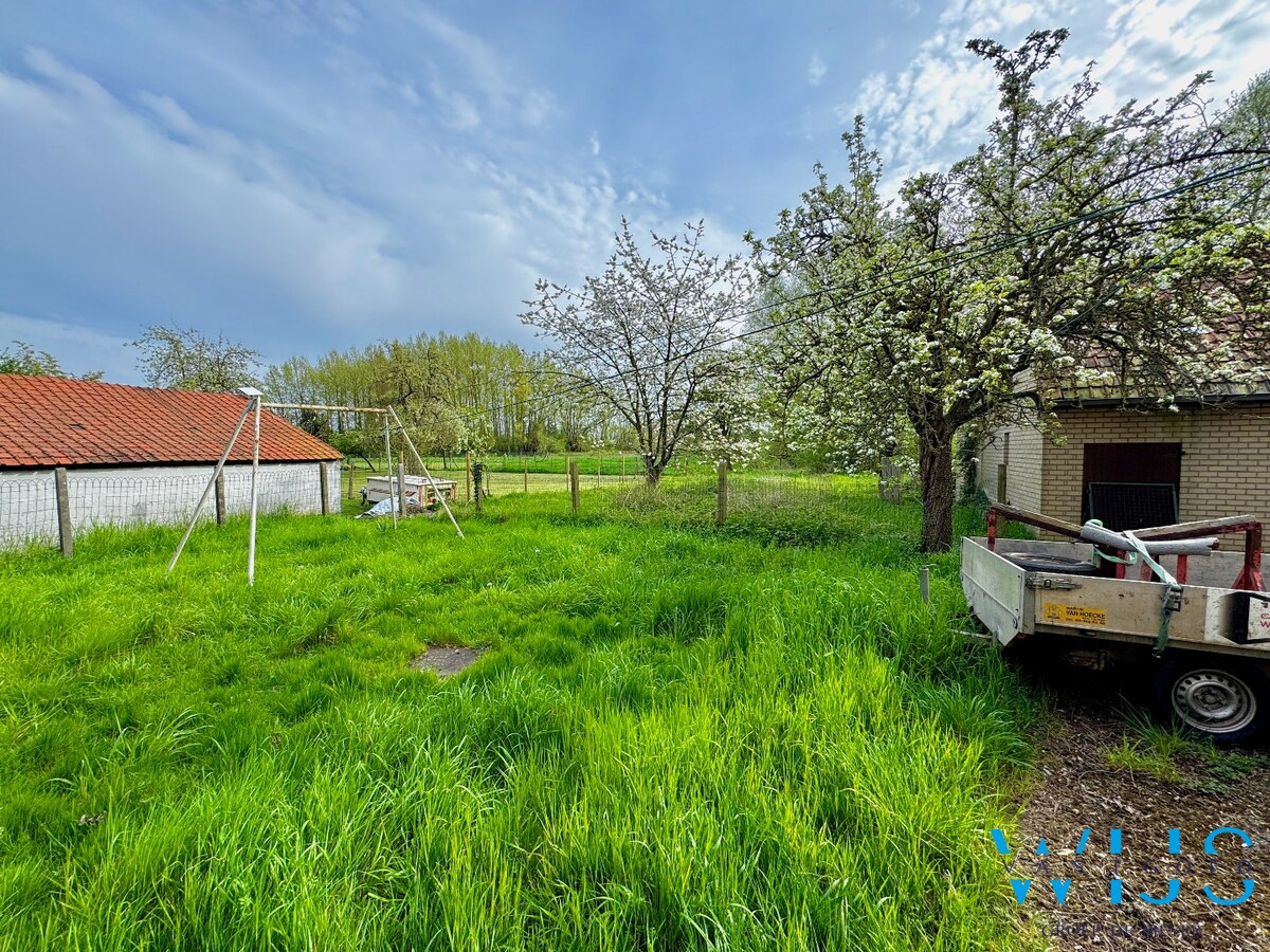 Unieke te renoveren woning op uitzonderlijke eigendom in Drongen! 