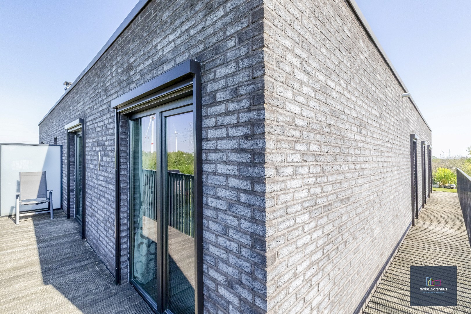 Penthouse met 2 slp. ruim terras, 2 st.plaatsen &amp; kelder 
