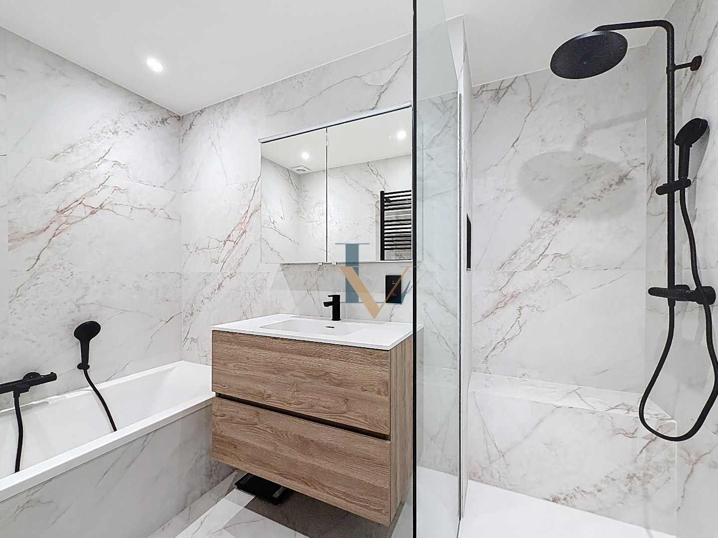 Charmante gerenoveerde rijwoning in pastoriestijl te koop in centrum Schilde 