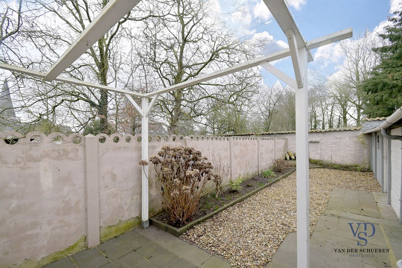 Te renoveren gezinswoning. 