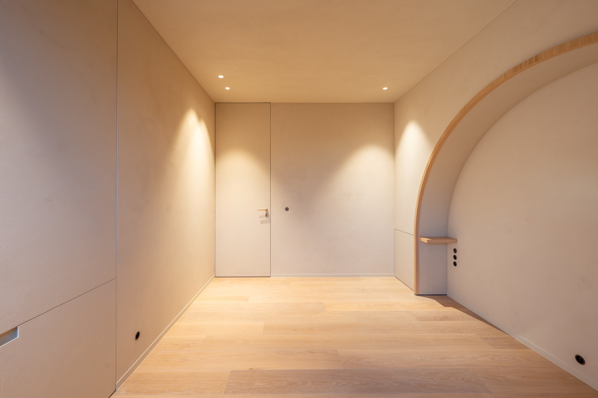 Luxe, comfort kortom een prachtig gerenoveerde woning in hartje Knokke. 