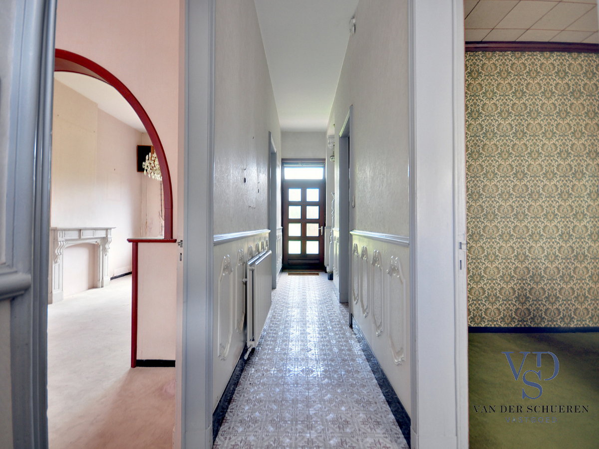 Degelijke en stijlvolle herenwoning. Uitstekend gelegen ! 