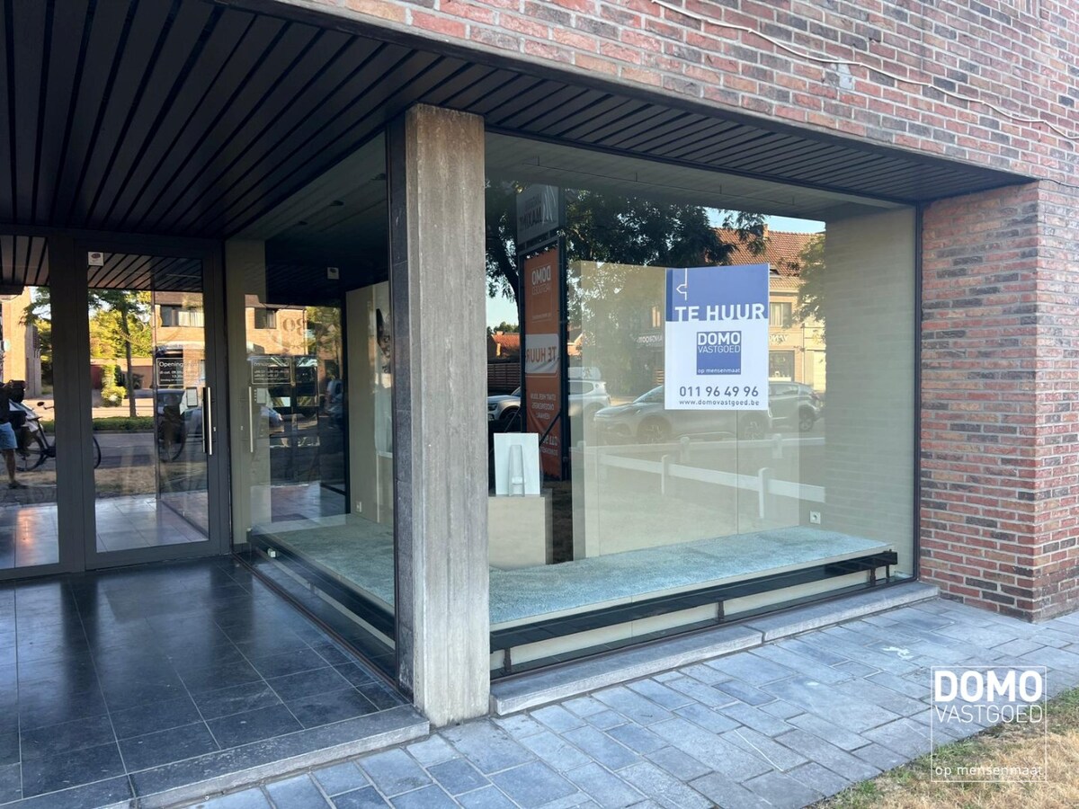 COMMERCIËLE RUIMTE TE HUUR IN HET CENTRUM VAN KERMT 