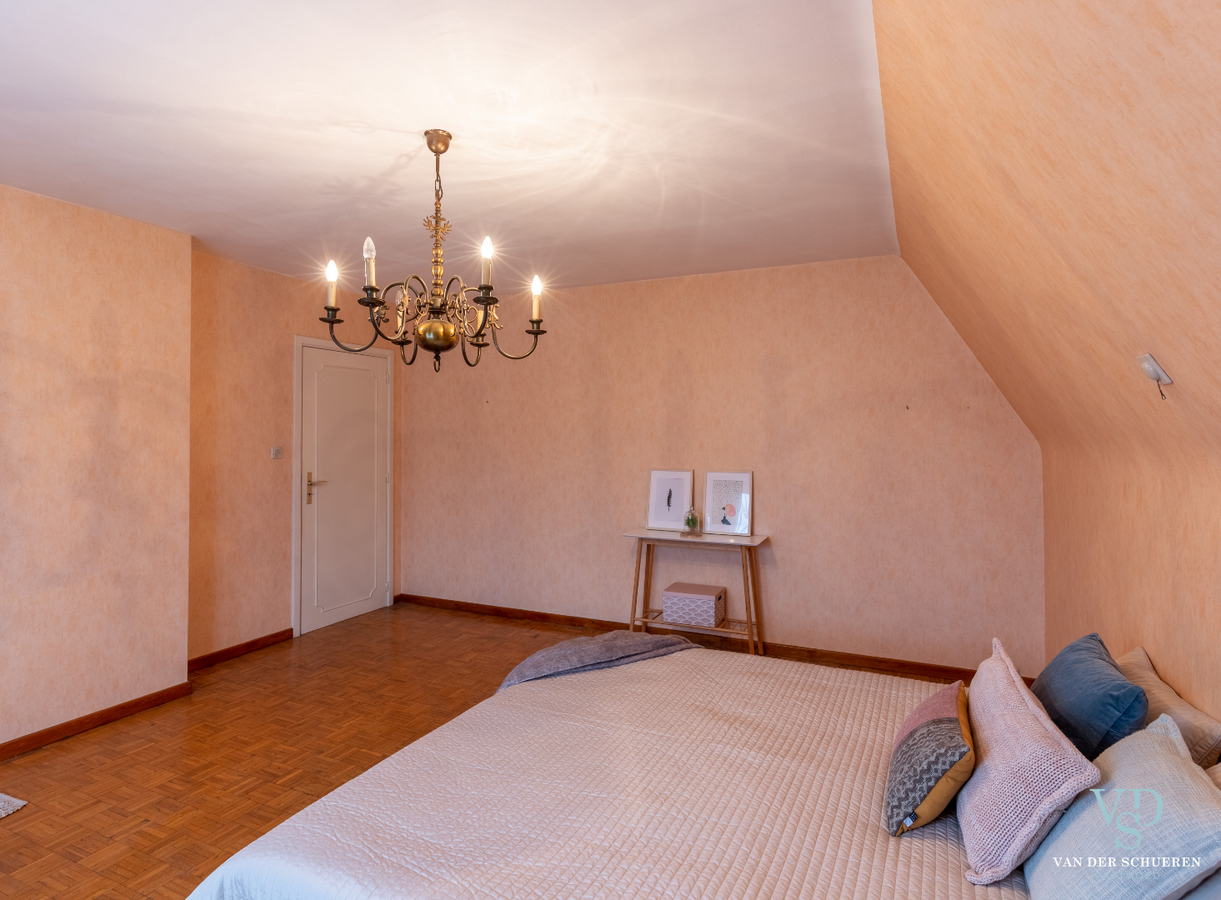 Degelijke, op te frissen Half Open Bebouwing. 