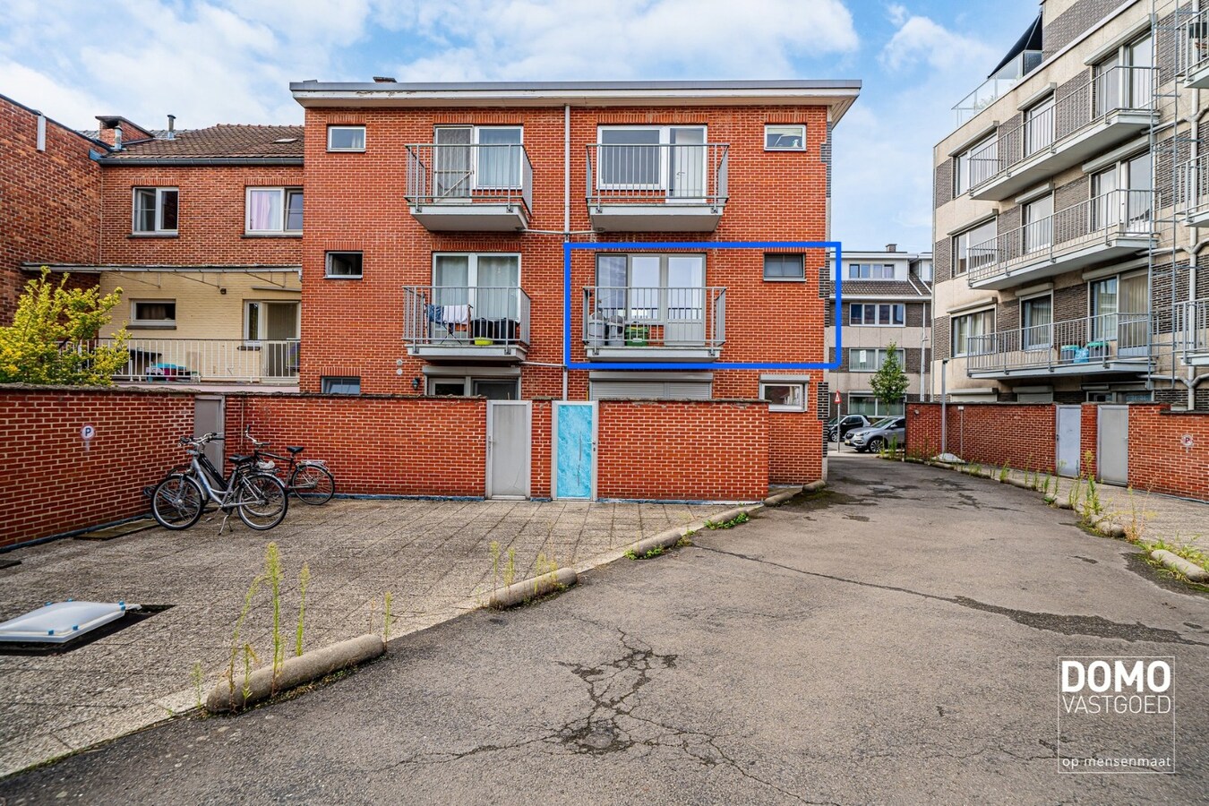 INSTAPKLAAR 1 SLAAPKAMERAPPARTEMENT VAN 58M2 MET TERRAS, GARAGEBOX EN BERGING BINNEN DE GROTE RING VAN HASSELT 