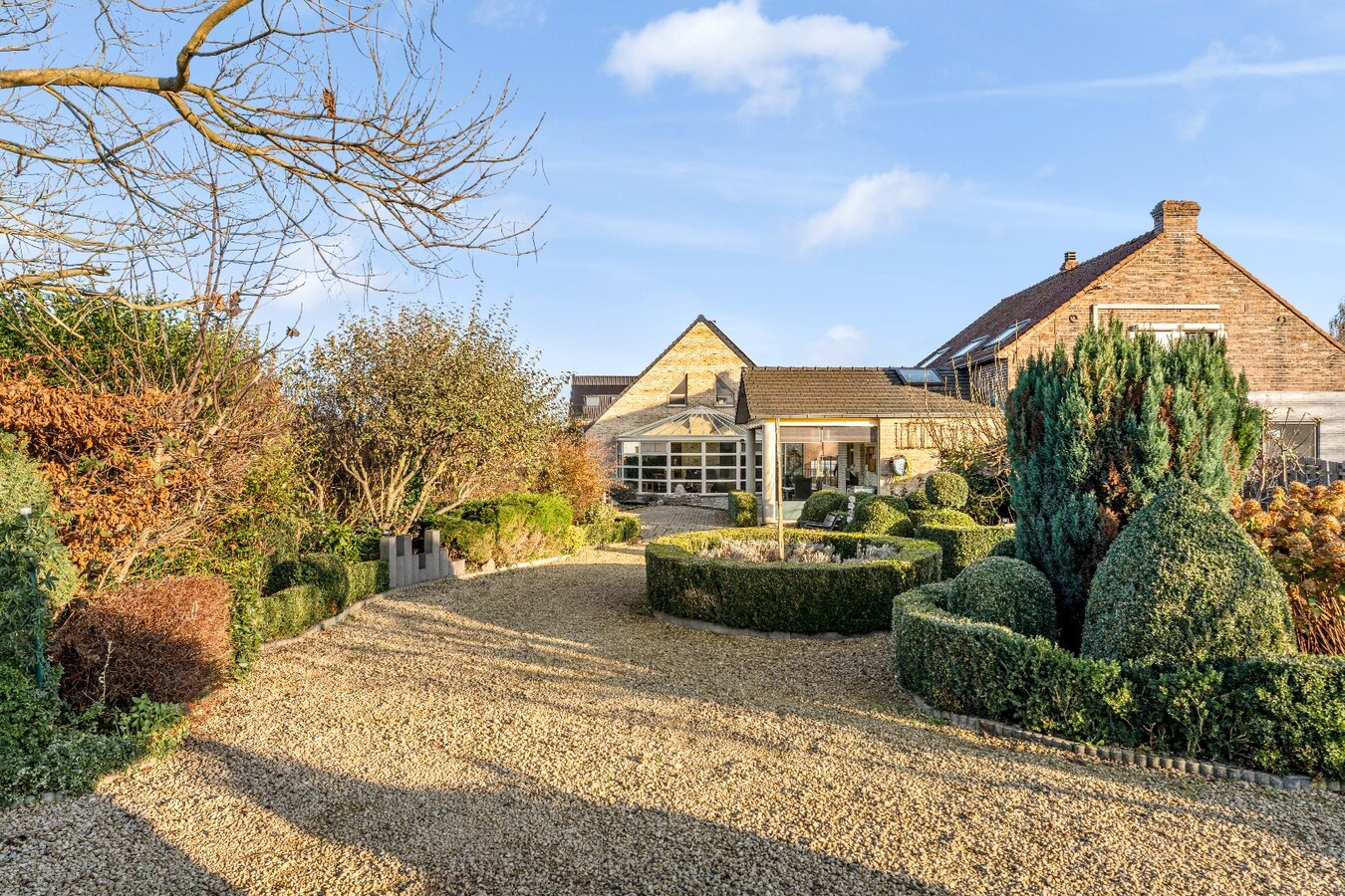 Duurzame, veelzijdige woning met karakter, energiezuinig comfort én prachtige tuin, op toplocatie. 