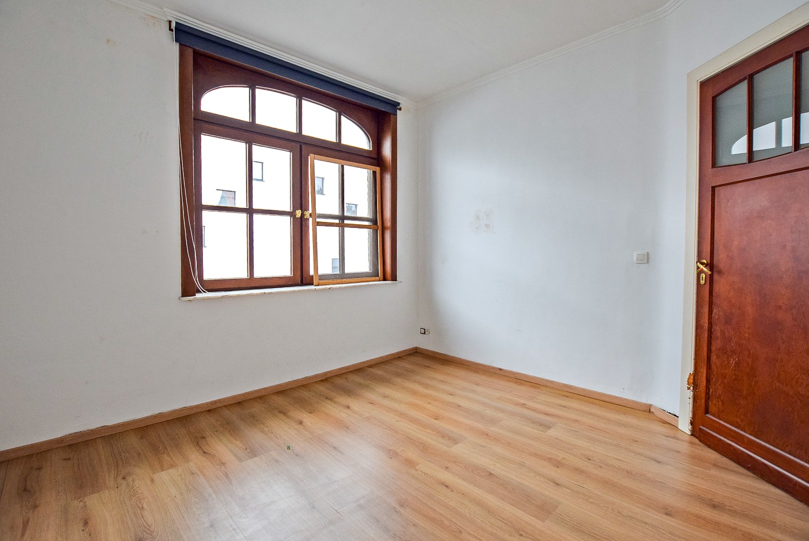 Ruime woning met dubbele garage en knappe uitzichten te centrum Veurne 