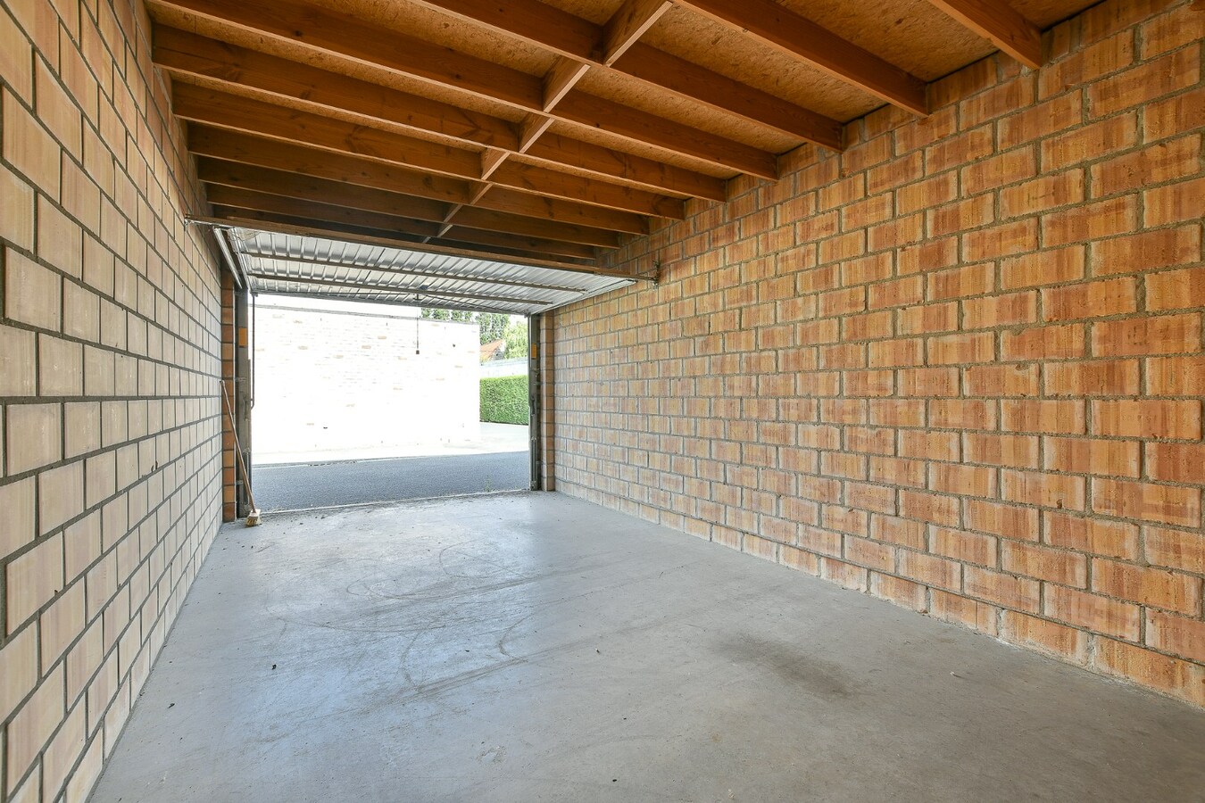 Te koop garage - De Haan