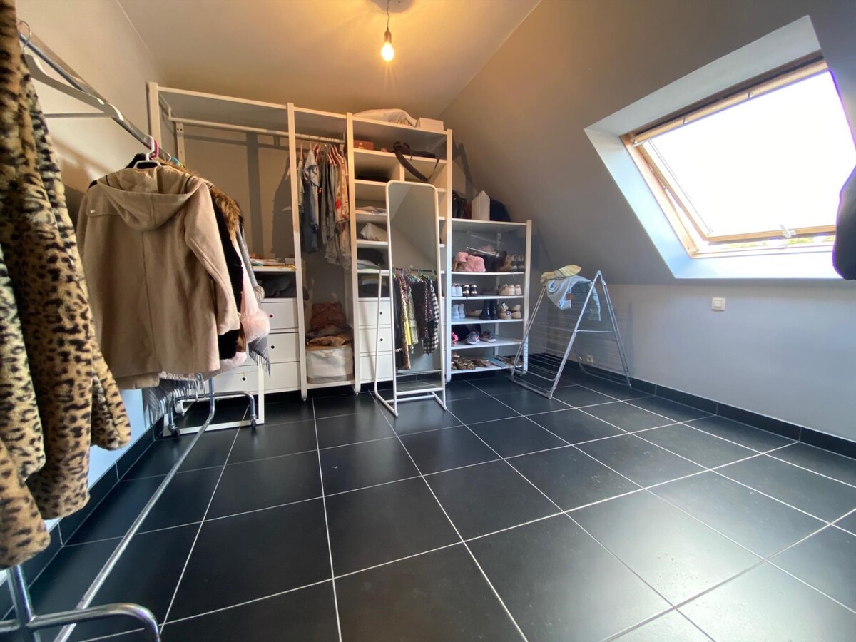 Duplexappartement met zonneterras en parking te Moorslede 