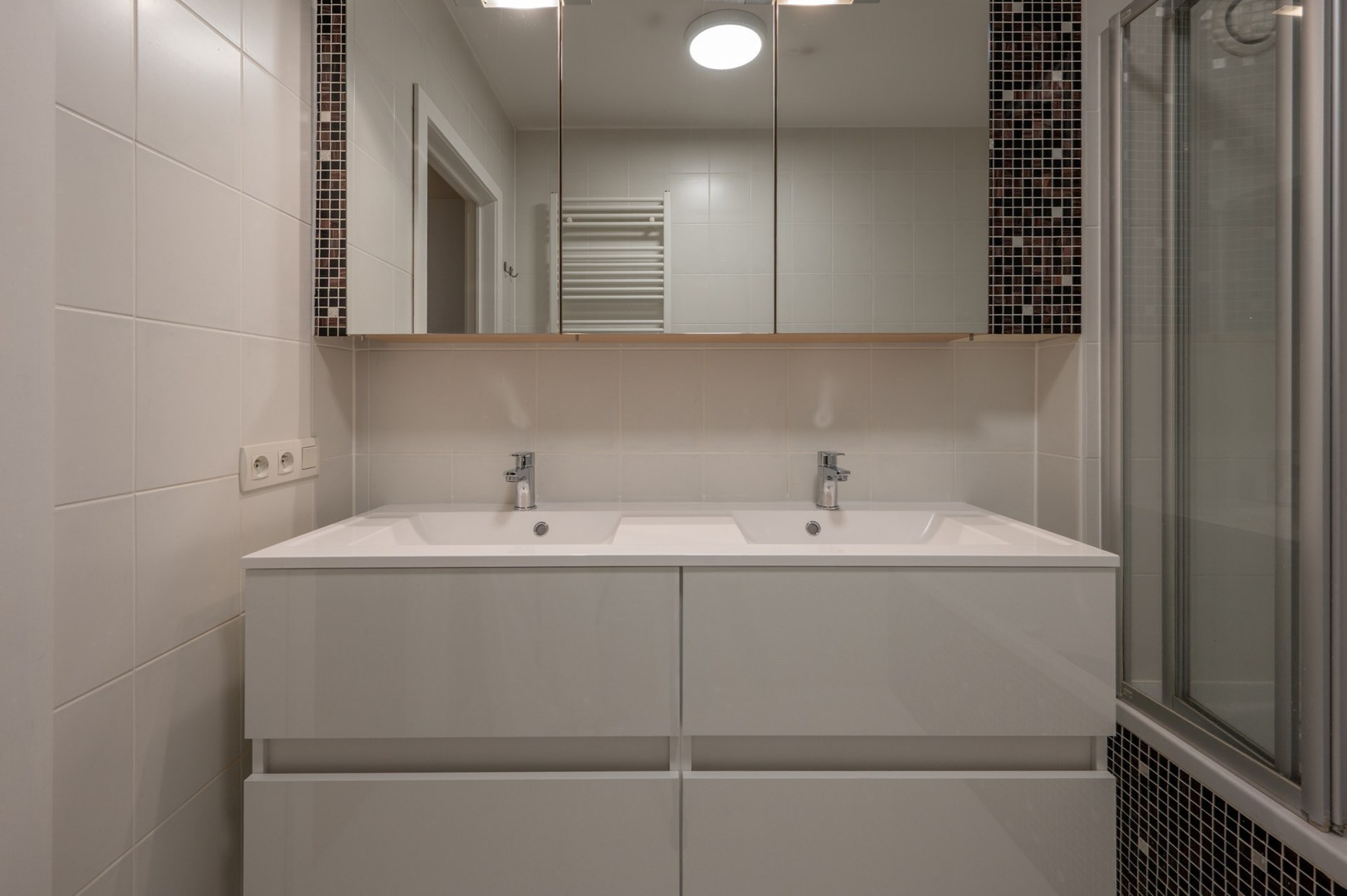 Appartement de 2 pièces situé au centre avec terrasse orientée sud sur la Lippenslaan. 