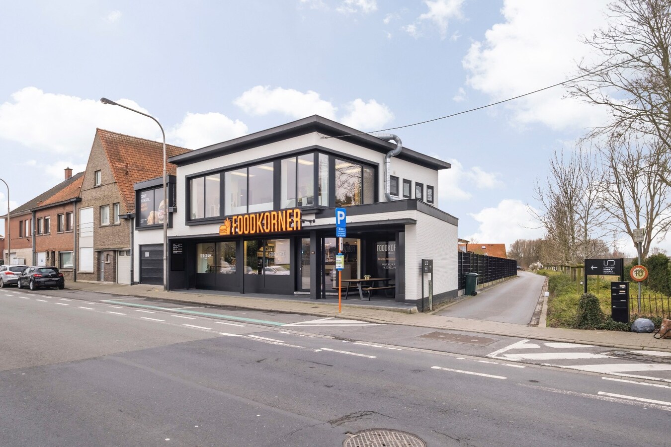 Uniek &amp; Instapklaar handelspand met woonst in Heule te koop ! 