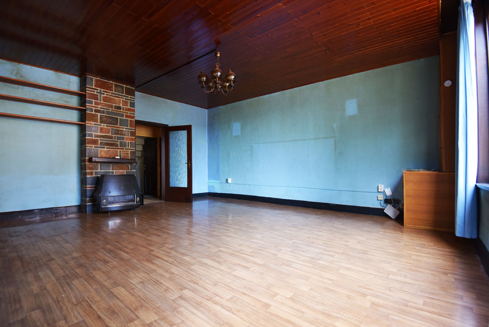 Totaal te renoveren / herop te bouwen woning te Eeklo 