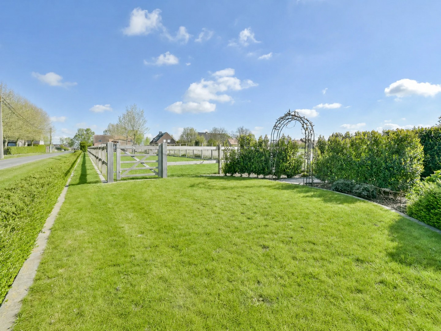 Ruwbouwwoning met tal van mogelijkheden in rustige ligging te Kortemark! 