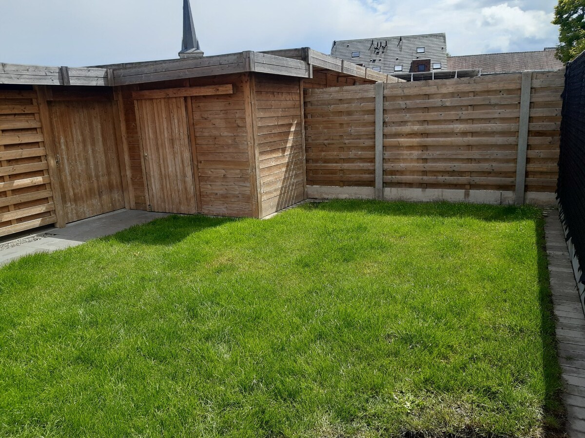 Degelijke, goed gelegen woning. 
