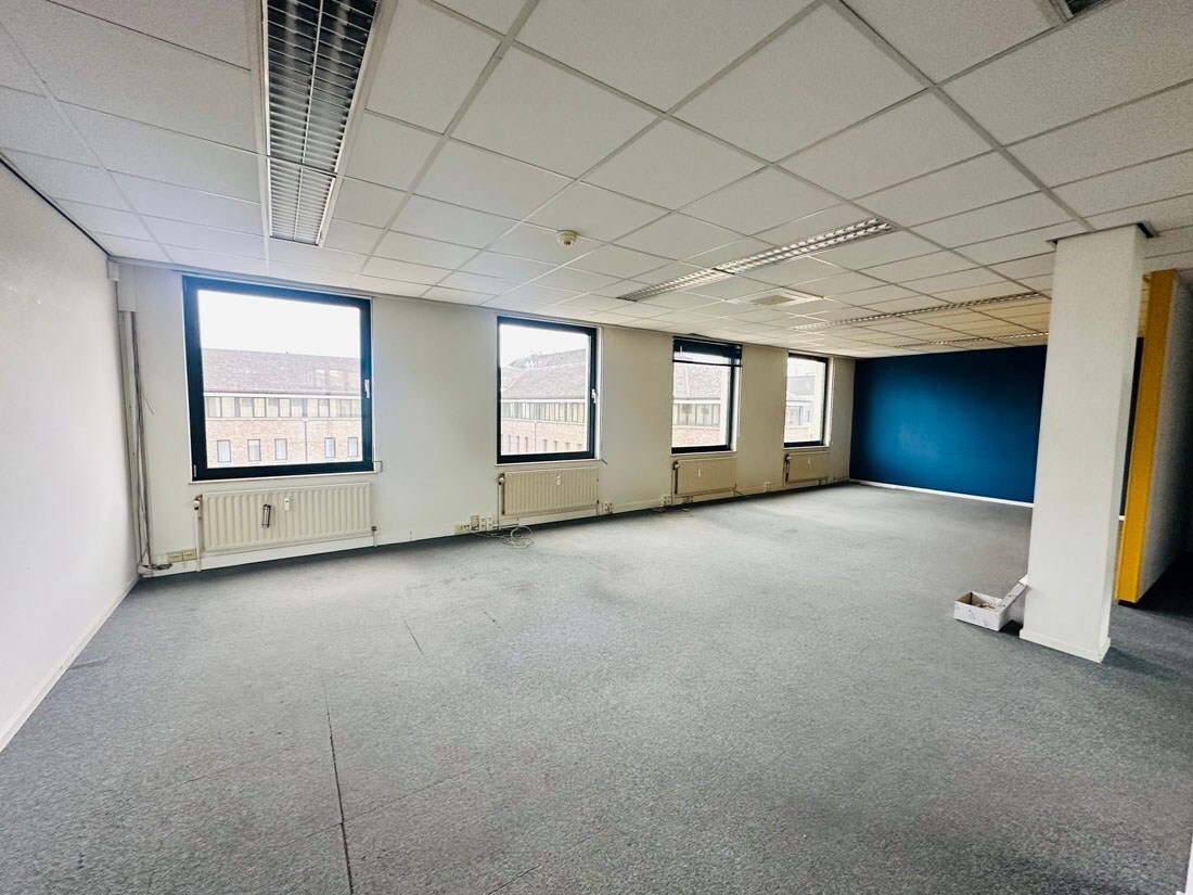 Iconisch kantorencomplex of commerciële ruimte te Hasselt centrum 