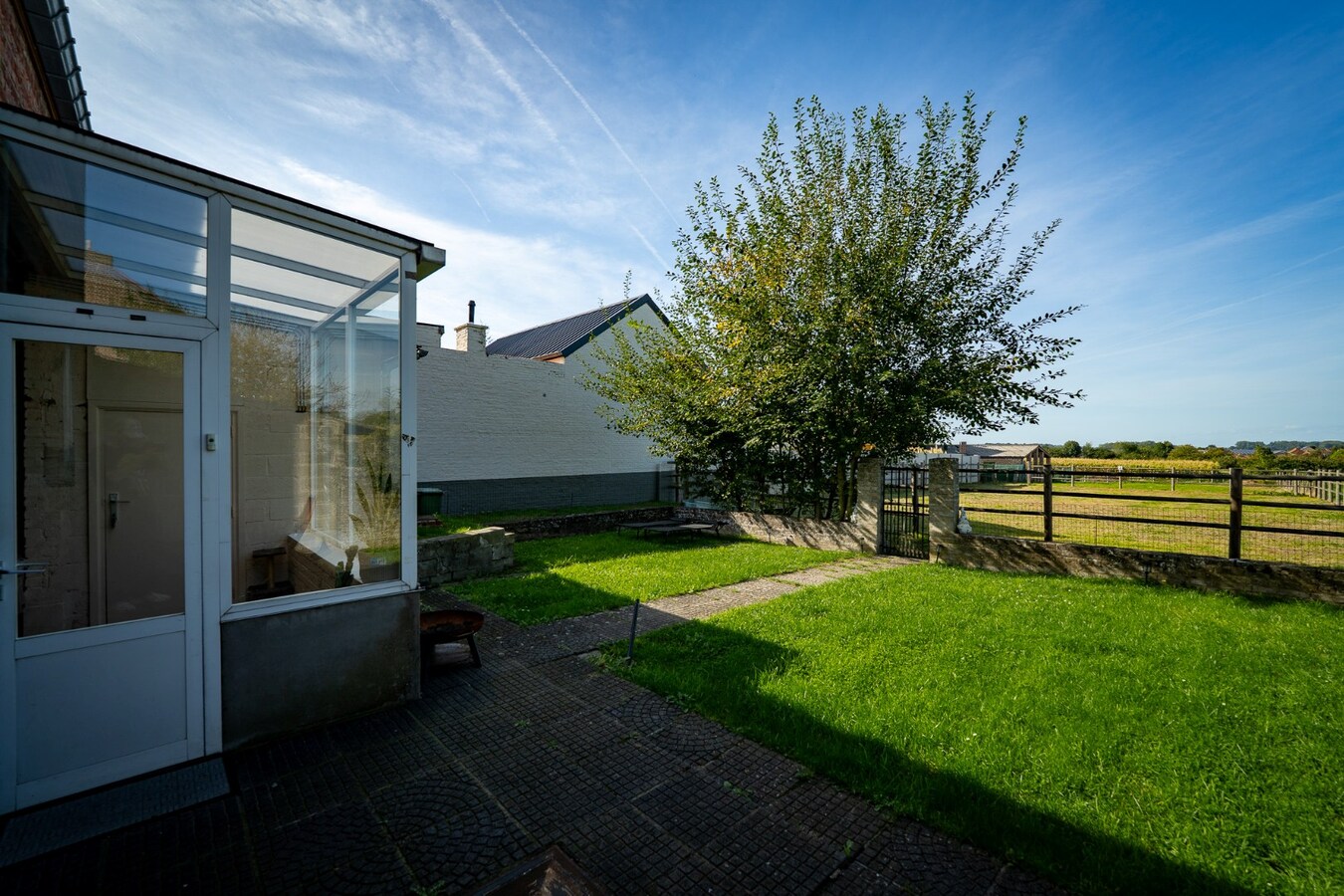 Renovated property with drained track and pasture on approximately 16 ares in Mielen-boven-Aalst. 