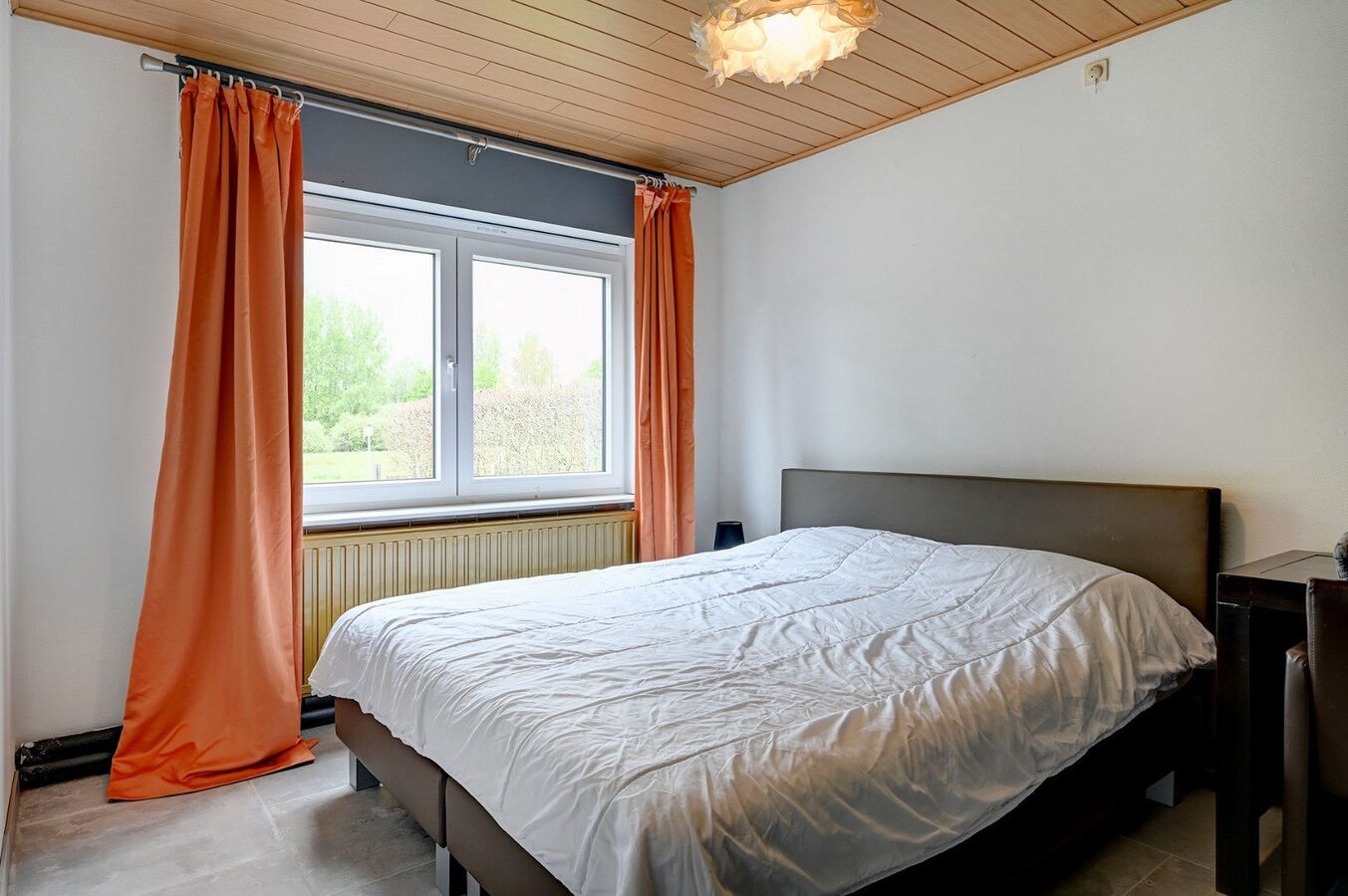 Zeer rustig gelegen gelijkvloerse woning met drie slaapkamers 