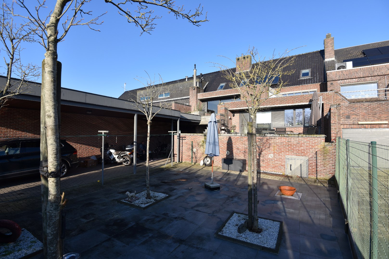 Volumineuze (9 slpks) multifunctionele woning te centrum Lembeke 