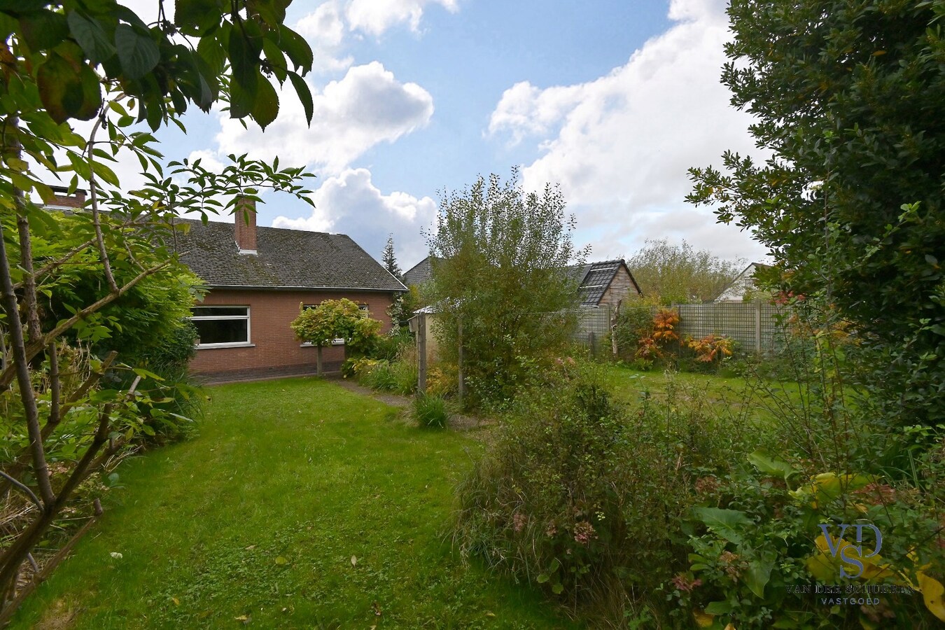 Ruime bungalowwoning met tuin en garage 