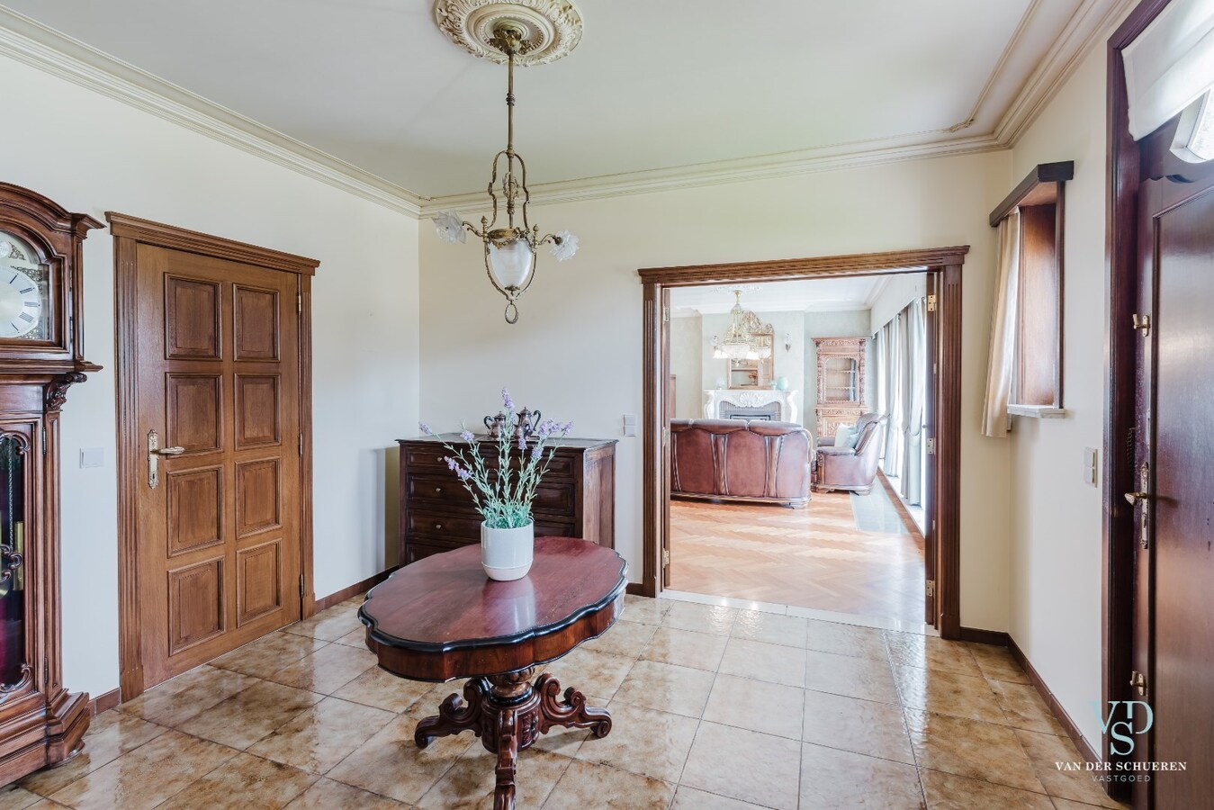 Gelijkvloerse villa.    Op 1 km van de Schelde. 