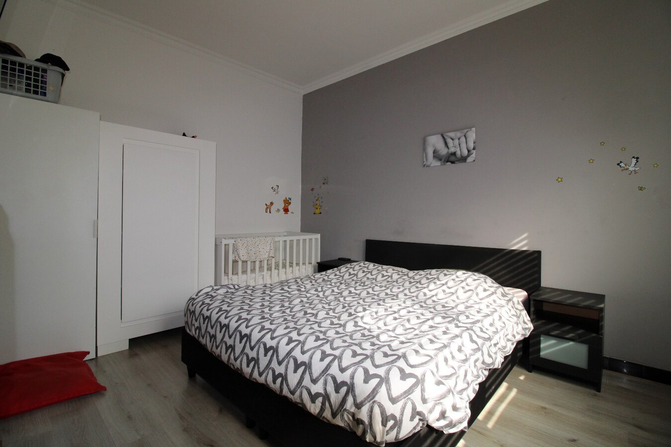 Gerenoveerde open bebouwing met gezellige tuin en garage 