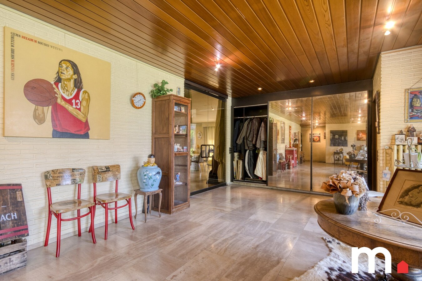 Unieke Villa te Roeselare op 2258m² met 28 zonnepanelen en 432m² bewoonbare oppervlakte! 