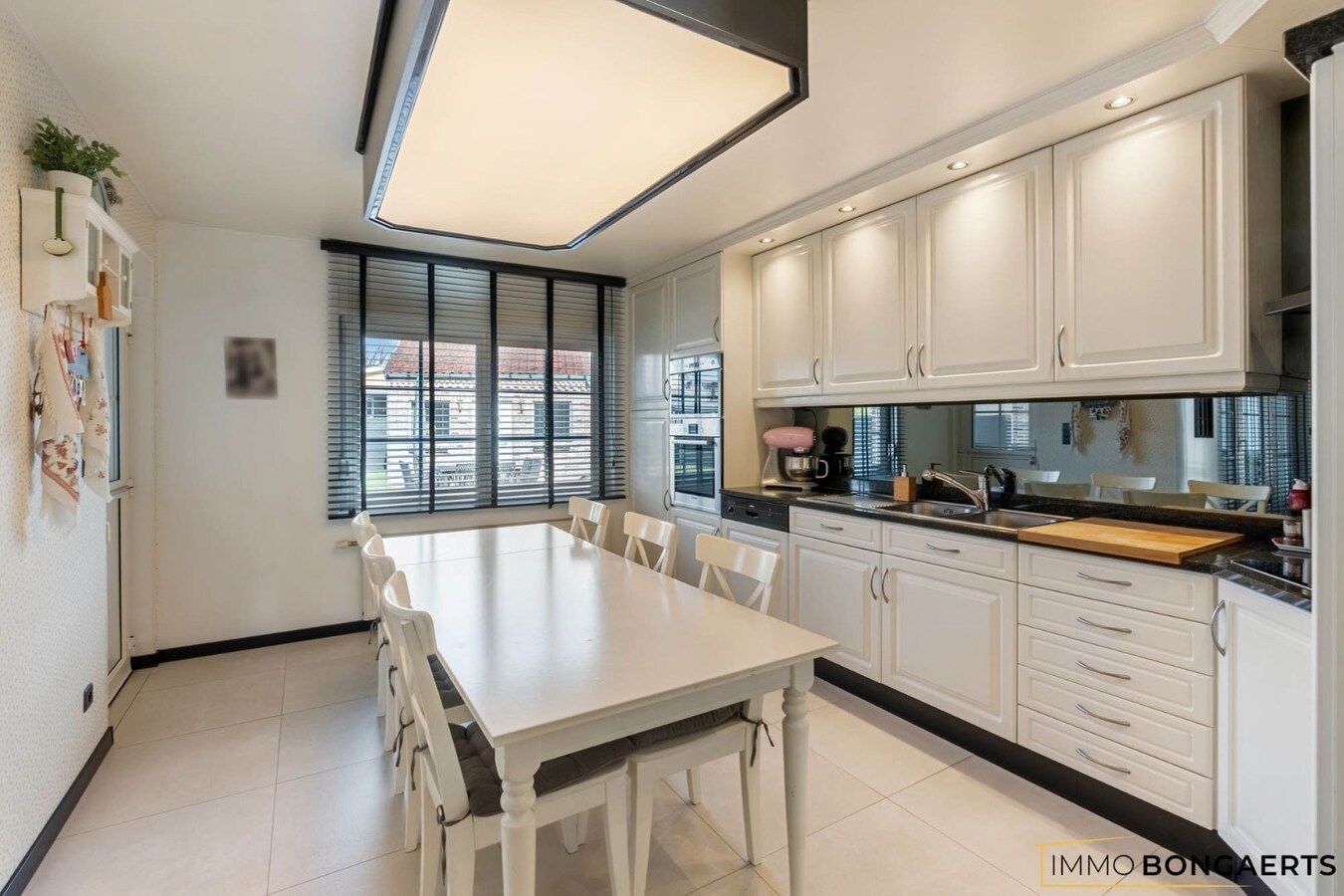 Instapklare woning met 4 slaapkamers en zwembad 