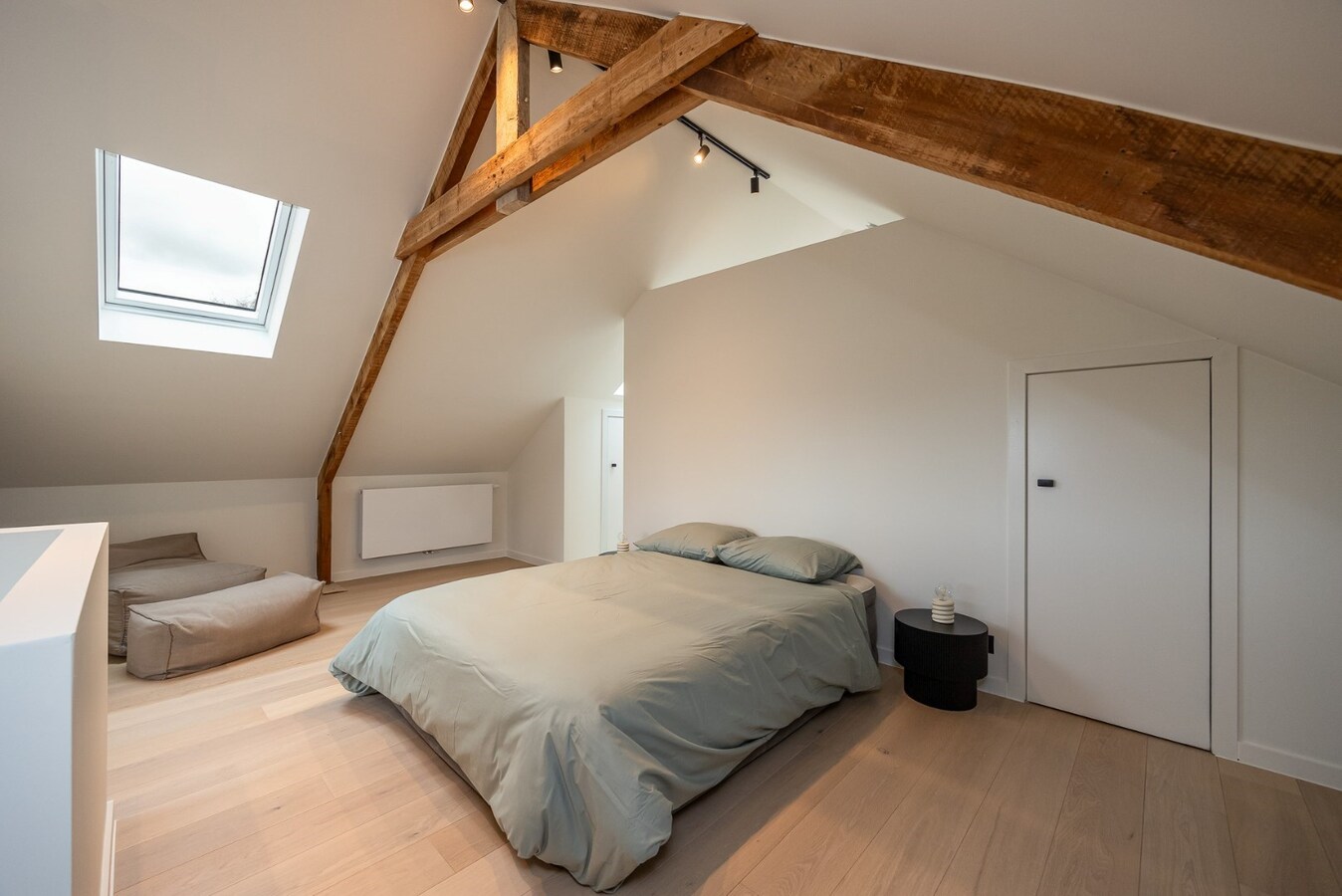 Volledig gerenoveerde HOB op een toplocatie te Kapellen! 