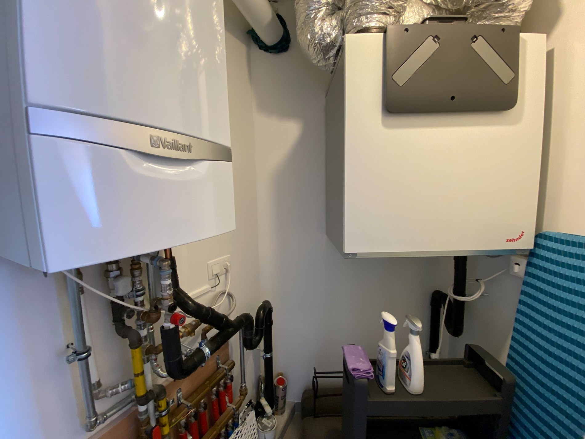 GEMEUBELD - Duplex appartement MET TWEE SLAAPKAMERS gelegen in DUINENWATER te Knokke-Heist. 