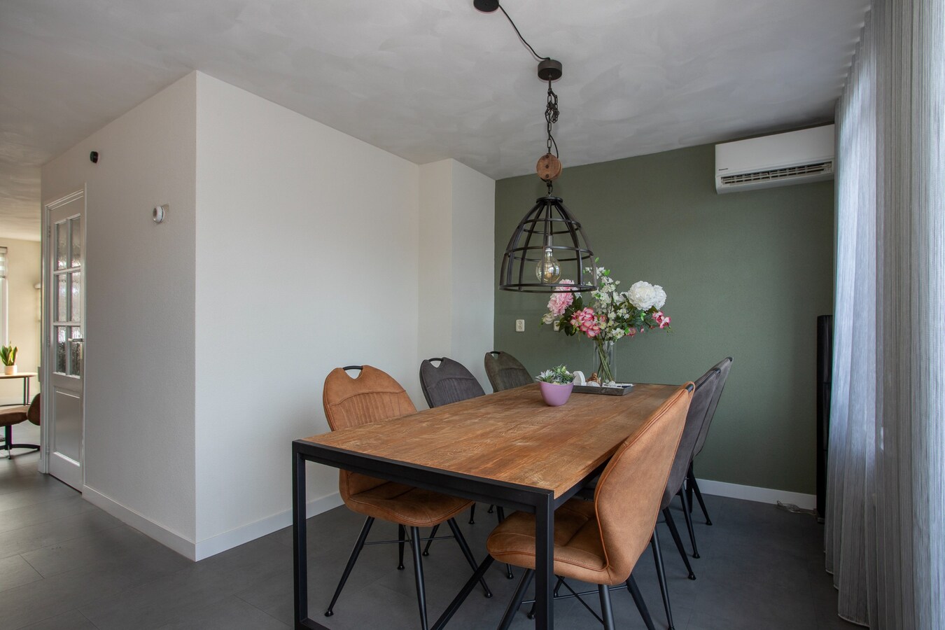 Moderne en instapklare bovenwoning in het hart van Hapert – met dakterras en energielabel A. 