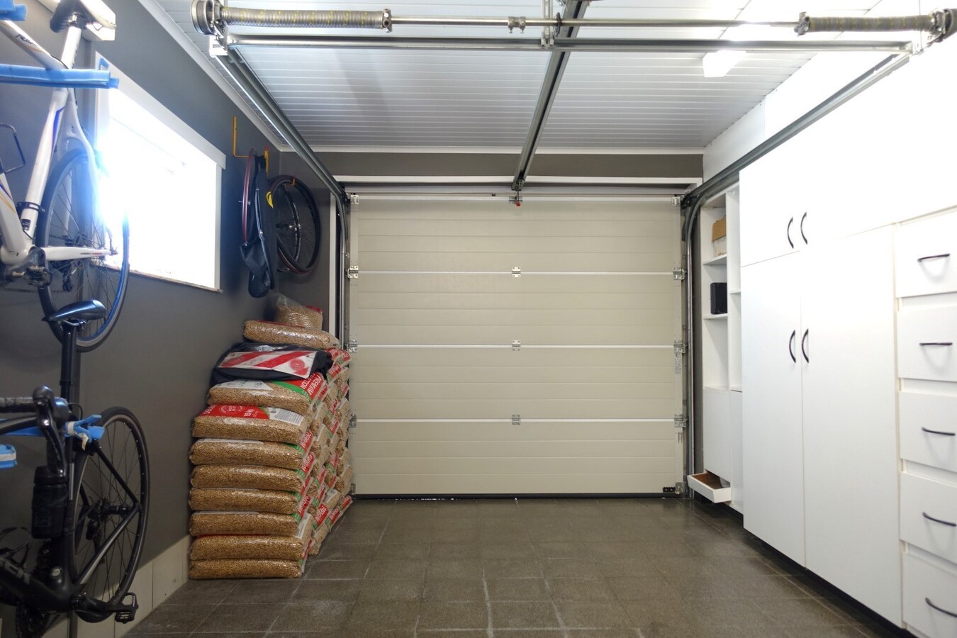 Rustig gelegen - perfect onderhouden - alleenstaande villa met 5 slaapkamers op 993 m² 