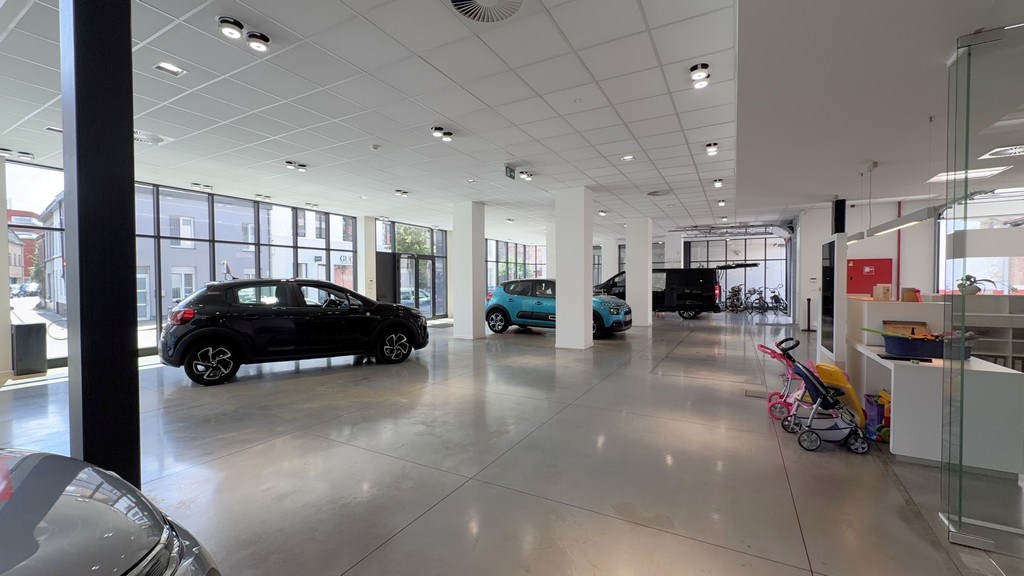 Showroom met magazijn te huur aan het Handelsdok in Gent