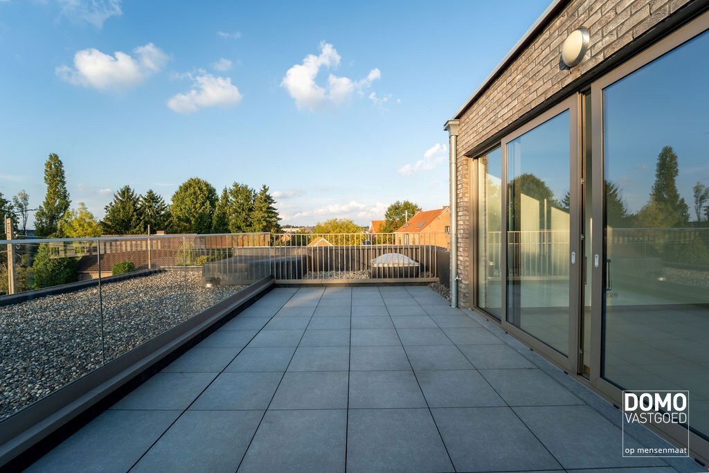 LUXE PENTHOUSE APPARTEMENT MET 2 TERASSEN, LIFT EN ONDERGRONDSE AUTOSTANDPLAATS IN HASSELT. 