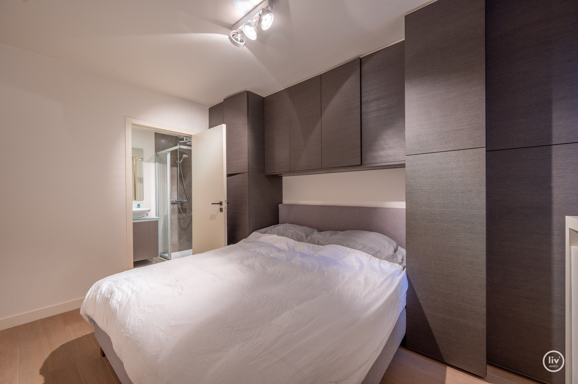 Appartement prêt à emménager avec 3 chambres dans un emplacement de premier choix près de la place Rubens et de la plage. Possibilité d'acheter un parking au rez-de-chaussée de la résidence. 