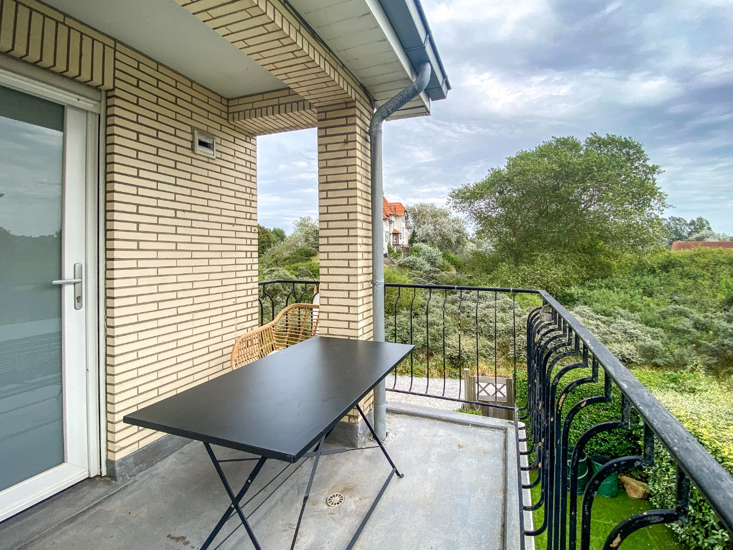 Lichtrijk 2-slaapkamerappartement 109m² te Koksijde op 250m van het strand. 